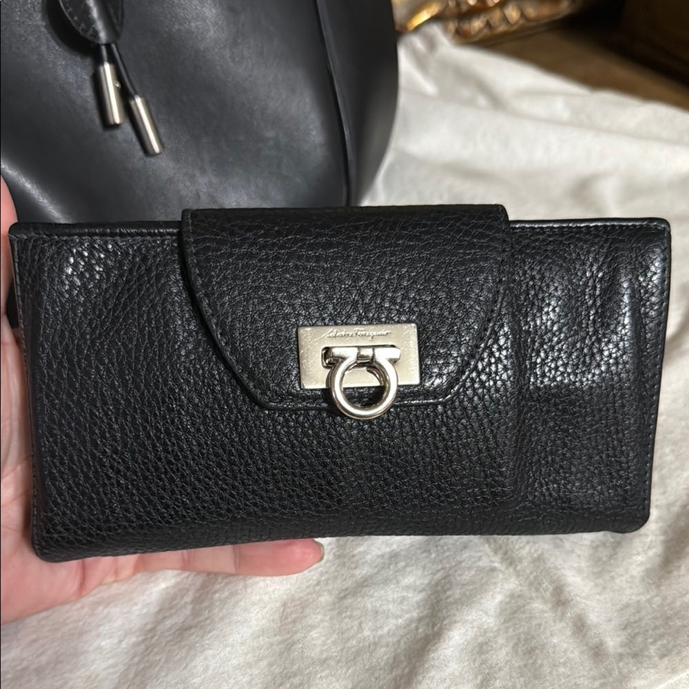 Salvatore Ferragamo Black Leather Hobo Bag with wallet and detachable pouch - Picture 15 of 16